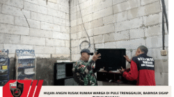 Hujan Angin Rusak Rumah Warga di Pule Trenggalek, Babinsa Sigap Turun Tangan