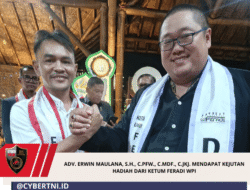 Adv. Erwin Maulana, S.H., C.PFW., C.MDF., C.JKJ. Mendapat Kejutan Hadiah Dari Ketum FERADI WPI