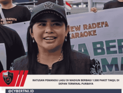 Ratusan Pemandu Lagu di Madiun Berbagi 1.500 Paket Takjil di Depan Terminal Purbaya