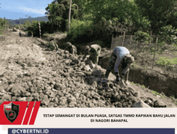 Tetap Semangat di Bulan Puasa, Satgas TMMD Rapikan Bahu Jalan di Nagori Bahapal