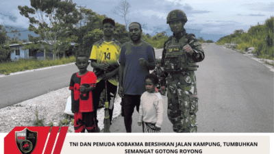 TNI dan Pemuda Kobakma Bersihkan Jalan Kampung, Tumbuhkan Semangat Gotong Royong