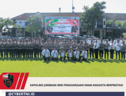 Kapolres Jombang Beri Penghargaan Enam Anggota Berprestasi