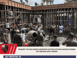 Prajurit TNI dan Warga Waropen Gotong Royong Bangun Gereja GKI Imanuel Batu Zaman