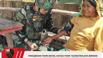 Pengabdian Tanpa Batas, Satgas Yonif 142/Ksatria Jaya Berikan Pelayanan Kesehatan bagi Warga Distrik Sinak Papua