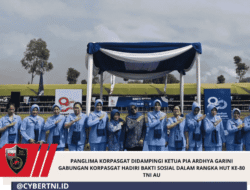Panglima Korpasgat didampingi Ketua Pia Ardhya Garini Gabungan Korpasgat Hadiri Bakti Sosial dalam Rangka HUT KE-80 TNI AU