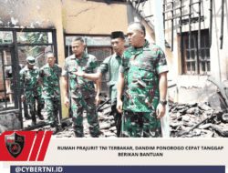 Rumah Prajurit TNI Terbakar, Dandim Ponorogo Cepat Tanggap Berikan Bantuan