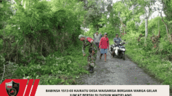BABINSA 1513-03 KAIRATU DESA WAISARISA BERSAMA WARGA GELAR JUM’AT BERSIH DI DUSUN WAESELANG.