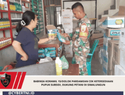 Babinsa Koramil 15/Dolok Pardamean Cek Ketersediaan Pupuk Subsidi, Dukung Petani di Simalungun