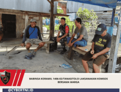 Babinsa Koramil 1406-02/Tanasitolo Laksanakan Komsos Bersama Warga