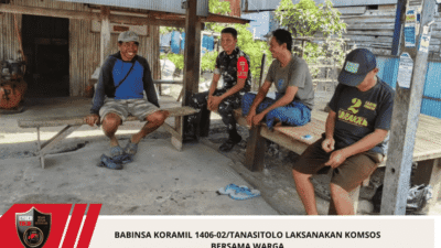 Babinsa Koramil 1406-02/Tanasitolo Laksanakan Komsos Bersama Warga