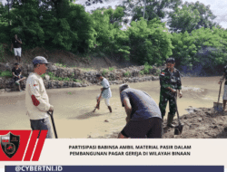 Partisipasi Babinsa Ambil Material Pasir Dalam Pembangunan Pagar Gereja di Wilayah Binaan