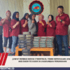 JUM’AT BERBAGI MEDIA CYBERTNI.id, TEBAR KEPEDULIAN LEWAT AKSI DOOR TO DOOR DI LINGKUNGAN PERUMAHAN