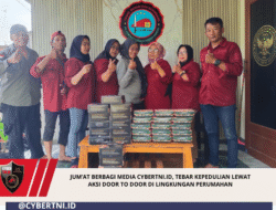 JUM’AT BERBAGI MEDIA CYBERTNI.id, TEBAR KEPEDULIAN LEWAT AKSI DOOR TO DOOR DI LINGKUNGAN PERUMAHAN