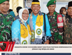 Anggota Kodim 1613/Sumba Barat dan Polri Pastikan Keberangkatan Jemaah Haji Berjalan Aman