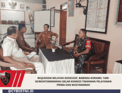 Wujudkan Wilayah Kondusif, Babinsa Koramil 1409-03/Bontomarannu Gelar Komsos Tekankan Pelayanan Prima dan Musyawarah