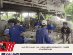 Babinsa Koramil 1406-09/Sajoanging Laksanakan Komsos Bersama Warga