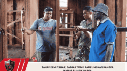 Tahap Demi Tahap, Satgas TMMD Rampungkan Rangka Kamar Rumah Warga