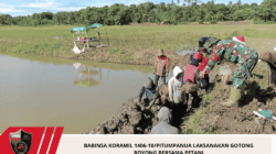 Babinsa Koramil 1406-10/Pitumpanua Laksanakan Gotong Royong Bersama Petani
