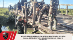 Wujud Kemanunggalan TNI, Kodim 1404/Pinrang Bersama Warga Gotong Royong Bongkar Jembatan Rusak di Lanrisang