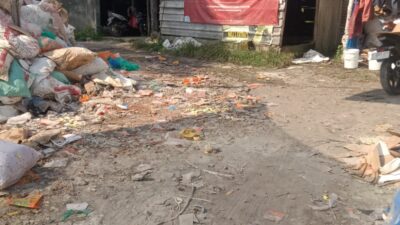 Tumpukan Glangsing Diduga Tak Berizin di Pinggir Jalan Umum Mojokrapak, Warga Keluhkan Gangguan Lingkungan