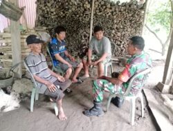 Babinsa Koramil 1406-08/Sabbangparu Laksanakan Komsos Bersama Masyarakat