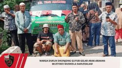 Warga Dukuh Dronjong Guyub Gelar Arak-arakan Mustoko Mushola Darussalam
