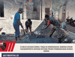 Di Balik Adukan Semen, Terjalin Kebersamaan: Babinsa Kodim 1425/Jeneponto Gotong Royong Proses Pembangunan Rumah Warga