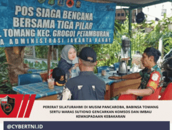 Pererat Silaturahmi di Musim Pancaroba, Babinsa Tomang Sertu Waras Sutiono Gencarkan Komsos dan Imbau Kewaspadaan Kebakaran