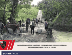 Babinsa Kaluppini Dampingi Pembangunan Jembatan Armco, Progres Pekerjaan Capai 54 Persen
