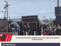 Puluhan Sopir Truk di Jombang Gelar Aksi Unjuk Rasa Didepan Kantor Dishub