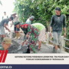 Gotong Royong Perbaikan Jembatan, TNI-Polri dan Warga Perkuat Kebersamaan di Trenggalek
