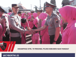 Didampingi Istri, 70 Personel Polres Kebumen Naik Pangkat