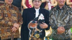 Ribuan Masyarakat Memadati Alun-Alun Reksogati