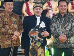 Ribuan Masyarakat Memadati Alun-Alun Reksogati