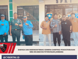 Babinsa dan Babinkantibmas Gembira Dampingi Pendistribusian MBG Kecamatan Peterongan Jombang