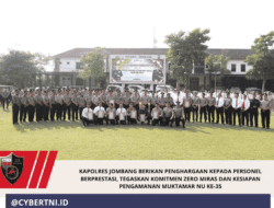 Kapolres Jombang Berikan Penghargaan kepada Personel Berprestasi, Tegaskan Komitmen Zero Miras dan Kesiapan Pengamanan Muktamar NU ke-35