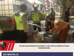 Polsek Kaligondang Salurkan 1.200 Liter Air Bersih ke Desa Pagerandong