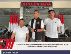 Kapolda Jateng Berikan Penghargaan Kepada 37 Personel Polri dan 12 Masyarakat yang Berprestasi