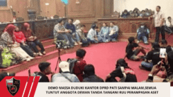 Demo Massa Duduki Kantor DPRD Pati Sampai Malam,Semua Tuntut Anggota Dewan Tanda Tangani RUU Perampasan Aset