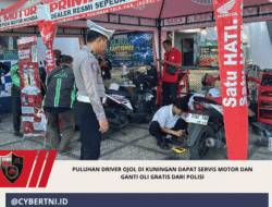 Puluhan Driver Ojol di Kuningan Dapat Servis Motor dan Ganti Oli Gratis dari Polisi