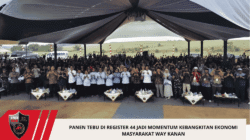 PANEN TEBU DI REGISTER 44 JADI MOMENTUM KEBANGKITAN EKONOMI MASYARAKAT WAY KANAN