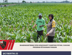 Bhabinkamtibmas Desa Mojongapit Dampingi Petani, Dukung Program Ketahanan Pangan