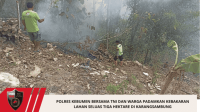 Polres Kebumen Bersama TNI dan Warga Padamkan Kebakaran Lahan Seluas Tiga Hektare di Karangsambung