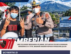 Abu Vulkanik Mengarah ke Jabar, Satlantas Polres Kuningan Bergerak di 4 Titik, Bagikan Masker kepada Pengguna Jalan