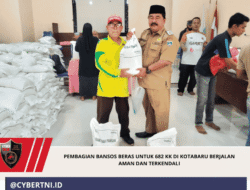 Pembagian Bansos Beras untuk 682 KK di Kotabaru Berjalan Aman dan Terkendali