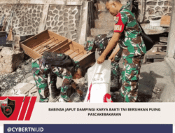 Babinsa Japut Dampingi Karya Bakti TNI Bersihkan Puing Pascakebakaran