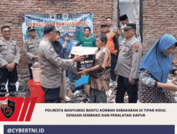Polresta Banyumas Bantu Korban Kebakaran di Tipar Kidul dengan Sembako dan Peralatan Dapur