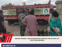 Babinsa Koramil 1406-09/Sajoanging Dampingi Penyaluran LPG 3 Kg di Desa Benteng