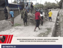 Wujud Kemanunggalan TNI, Koramil Gantarang Bersama Warga Gotong Royong Bangun Jembatan Garuda