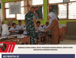 Babinsa Gowa Kawal Ketat Program Makan Bergizi Gratis Demi Kesehatan Generasi Bangsa